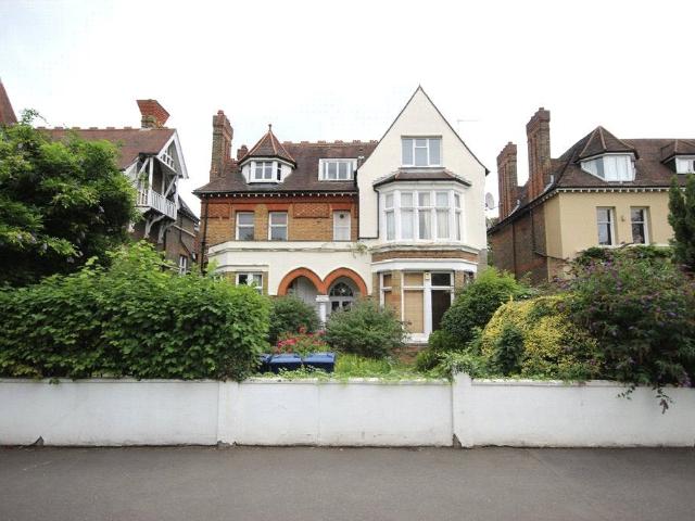 Flat for rent in London Borough of Ealing, Greater London