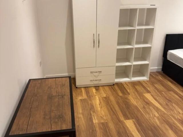 Flat for rent in West Kensington, Greater London