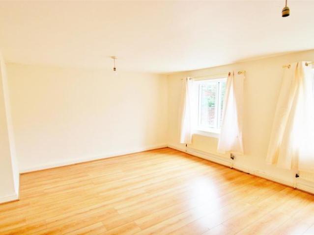Flat for rent in Hyde Park, Leeds