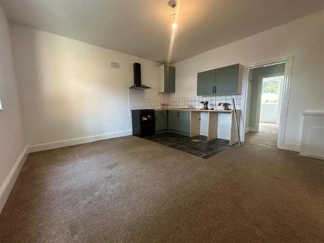 Flat for rent in Penn Hill, Poole