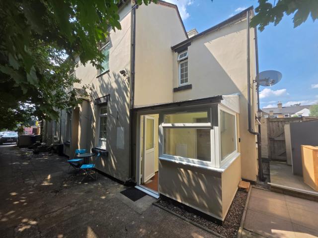 Flat for rent in Baswich, Staffordshire