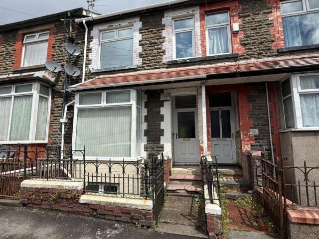 Flat for rent in Ferndale, Wales