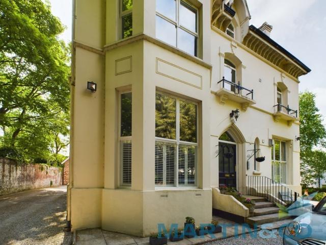 Flat for rent in Calderstones