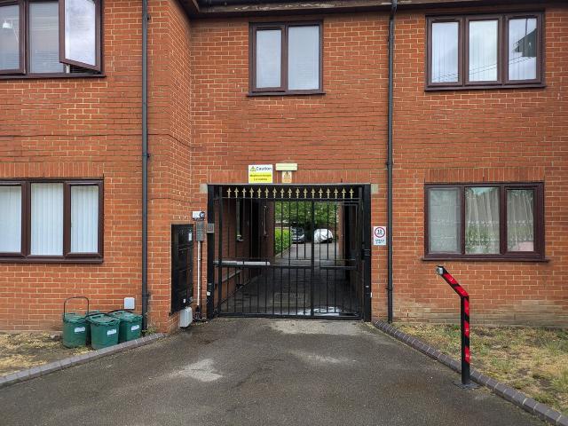 Flat for rent in Purfleet, Essex