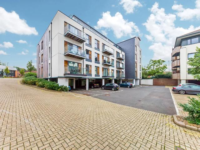 Flat for rent in Roffey, Horsham