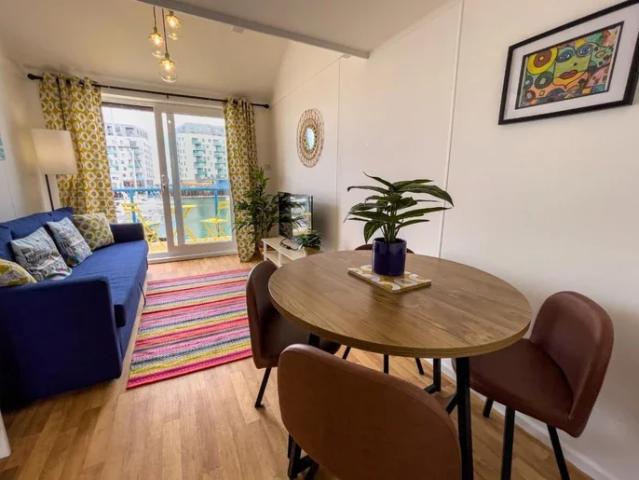 Flat for rent in Roedean