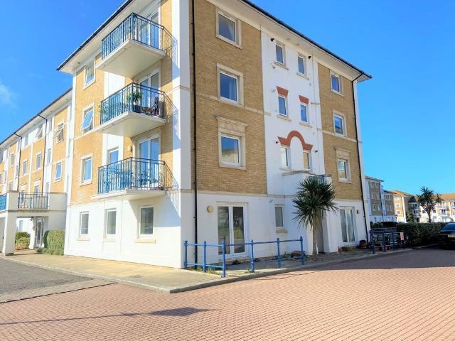 Flat for rent in Roedean
