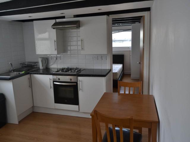 Flat for rent in Plasnewydd, Falcon Lodge