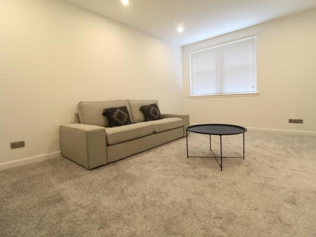 Flat for rent in Harmondsworth, Greater London