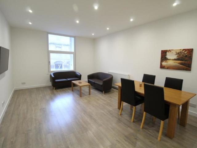 Flat for rent in London Borough of Hillingdon, Greater London