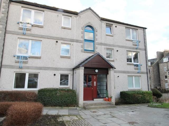 Flat for rent in Harmondsworth, Greater London