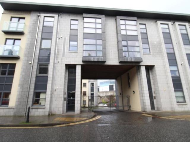 Flat for rent in Harmondsworth, Greater London