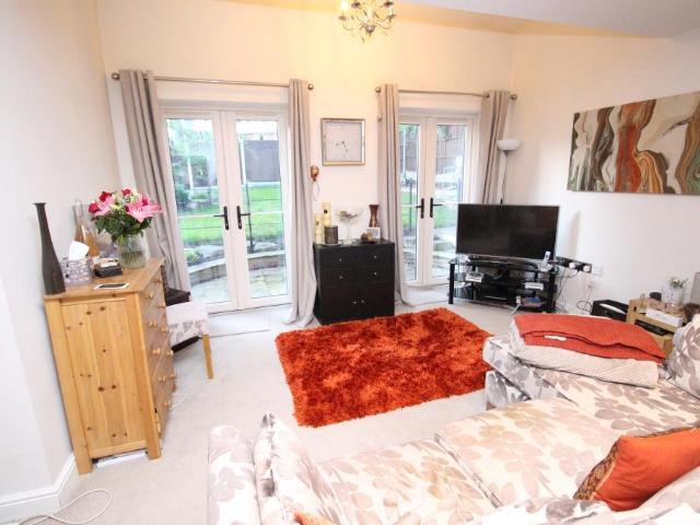Flat for rent in Stone, Baswich
