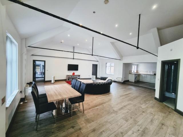 Flat for rent in Elmfield, Leicestershire
