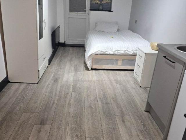 Flat for rent in Dollis Hill, Greater London