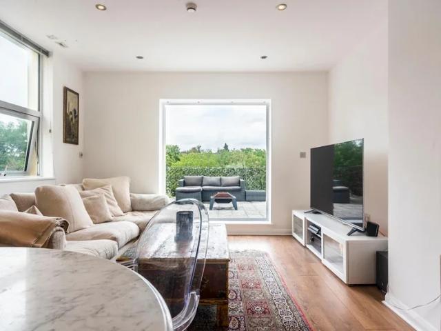 Flat for rent in Hampton, Greater London