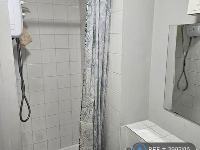 Flat for rent in Sherwood, Sandown Park