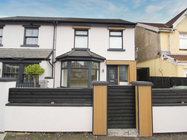 House for rent in Gilfach Goch, Hendreforgan