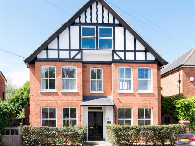 Flat for rent in Weybridge, Elmbridge