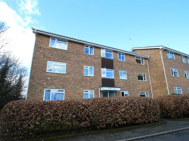 Flat for rent in Red Hill, Surrey