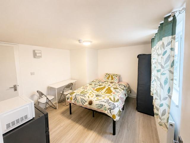 Flat for rent in London Borough of Enfield, Greater London