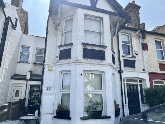 Flat for rent in London Borough of Croydon, Greater London