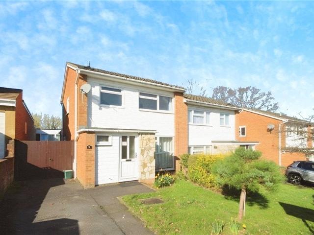 Flat for rent in Westborough, Surrey