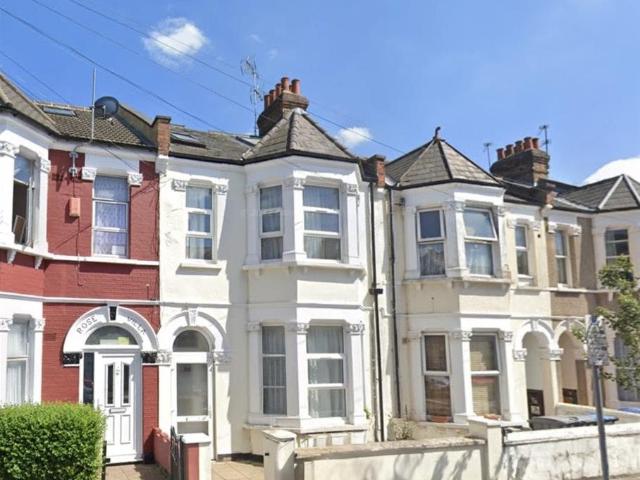 Flat for rent in London Borough of Brent, Greater London