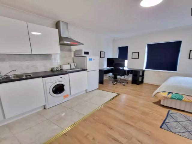 Flat for rent in Cricklewood, Brent