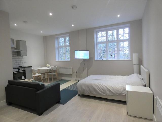 Apartment for rent in Whetstone, Oakleigh Park