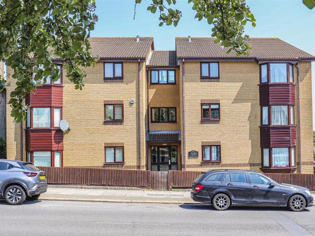 Flat for rent in Brunswick Park, Greater London