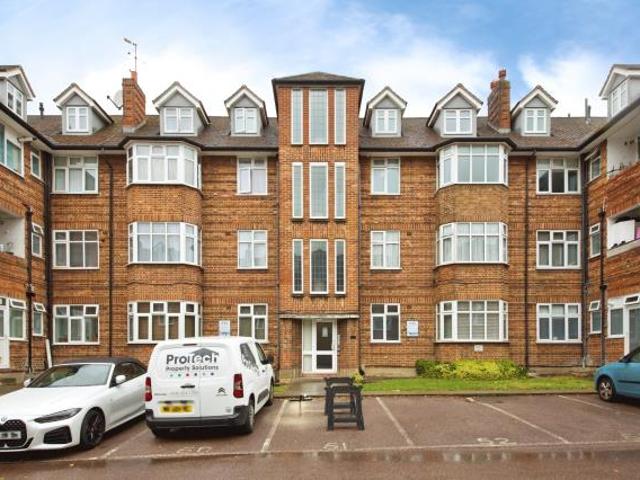 Flat for rent in Brunswick Park, Greater London