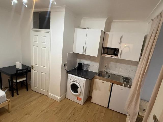 Flat for rent in Somers Town, Greater London