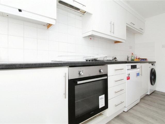 Flat for rent in London Borough of Croydon, Shirley