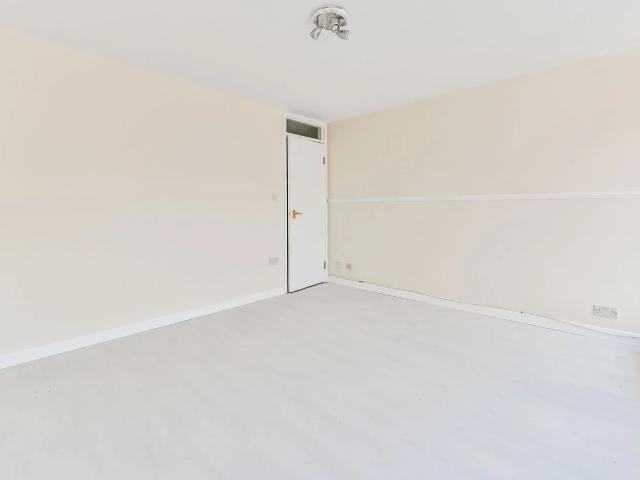 Flat for rent in Somers Town, Greater London
