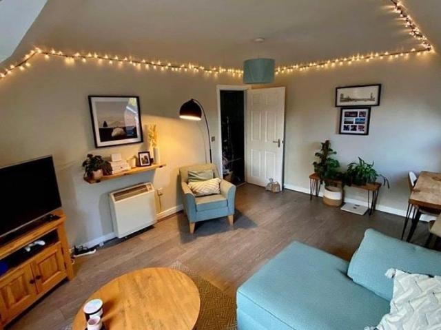 Flat for rent in Roe Green, Salford