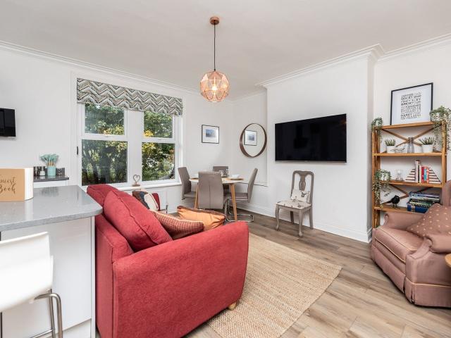 Flat for rent in Oakwood, West Yorkshire