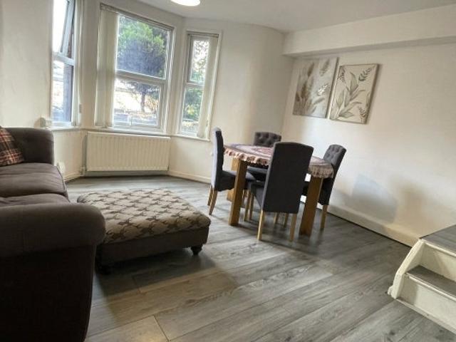 Flat for rent in Cabbage Hall, Calderstones