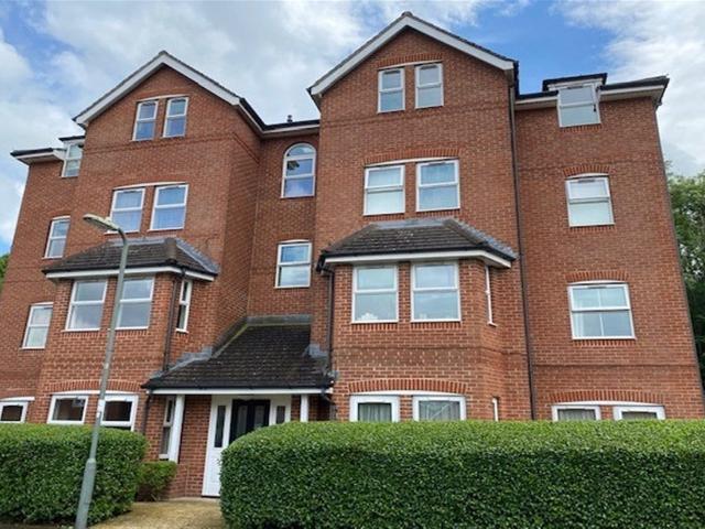 Flat for rent in Hounsome Fields, Priest Down