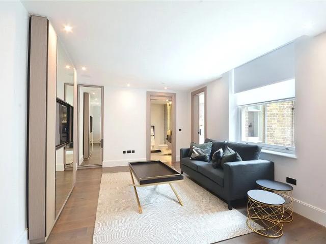 Flat for rent in South Kensington, Greater London