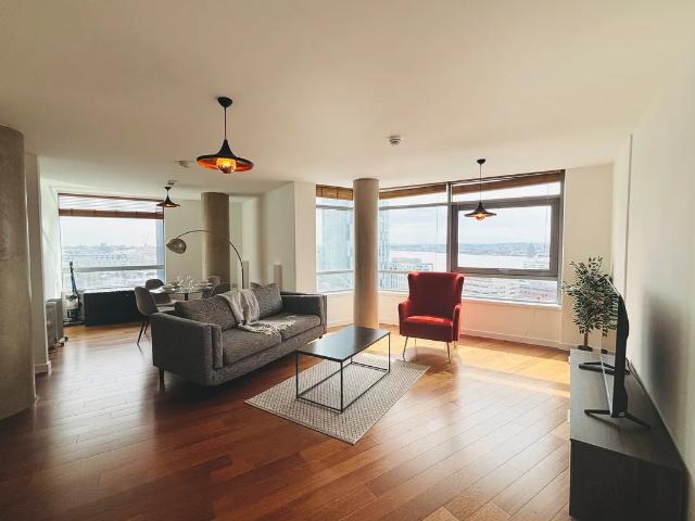 Flat for rent in Calderstones