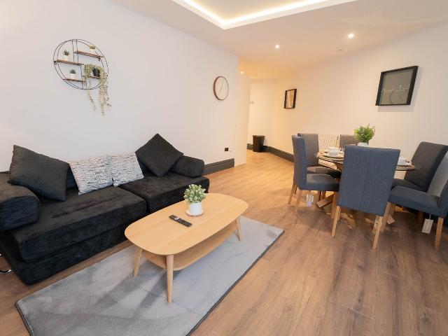 Flat for rent in Calderstones