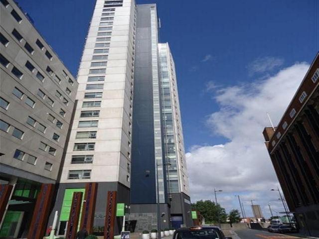 Flat for rent in Calderstones