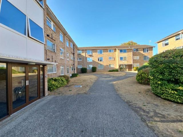 Flat for rent in Dee Park, Reading
