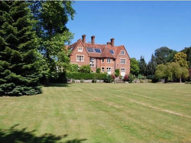 Flat for rent in Denham, Higher Denham
