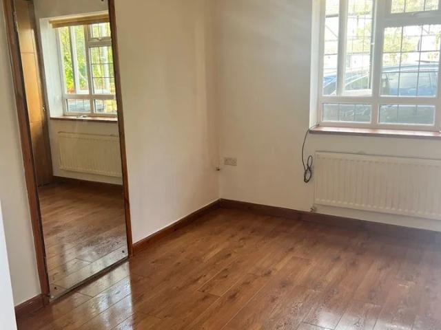 Flat for rent in London Borough of Ealing, Greater London