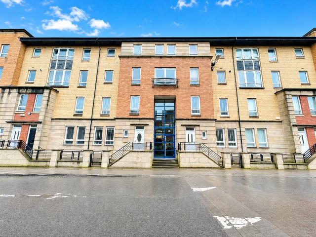 Flat for rent in Hutchesontown, Gorbals