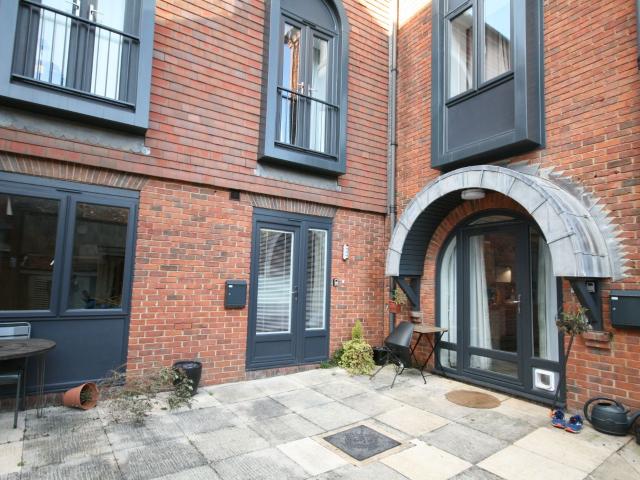 Flat for rent in Caldecott, Dromore