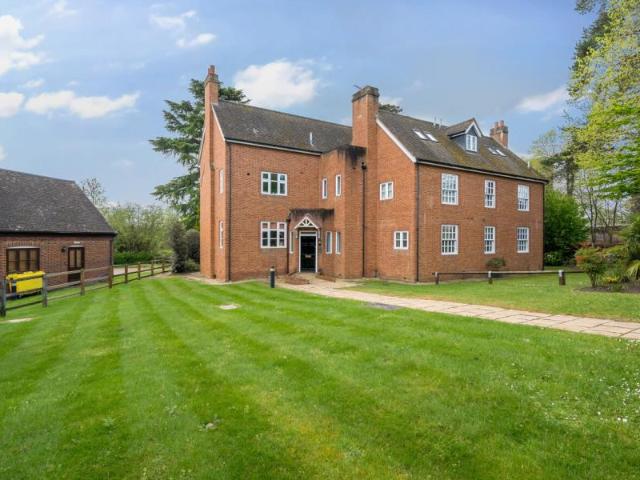 Flat for rent in Old Woking, Woking