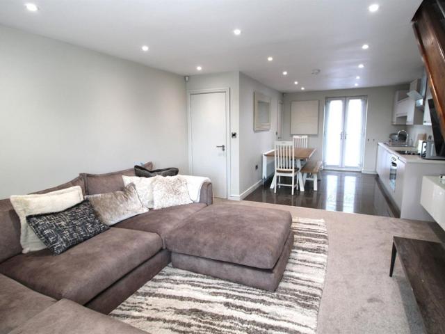Flat for rent in Middleton Junction, Pendock